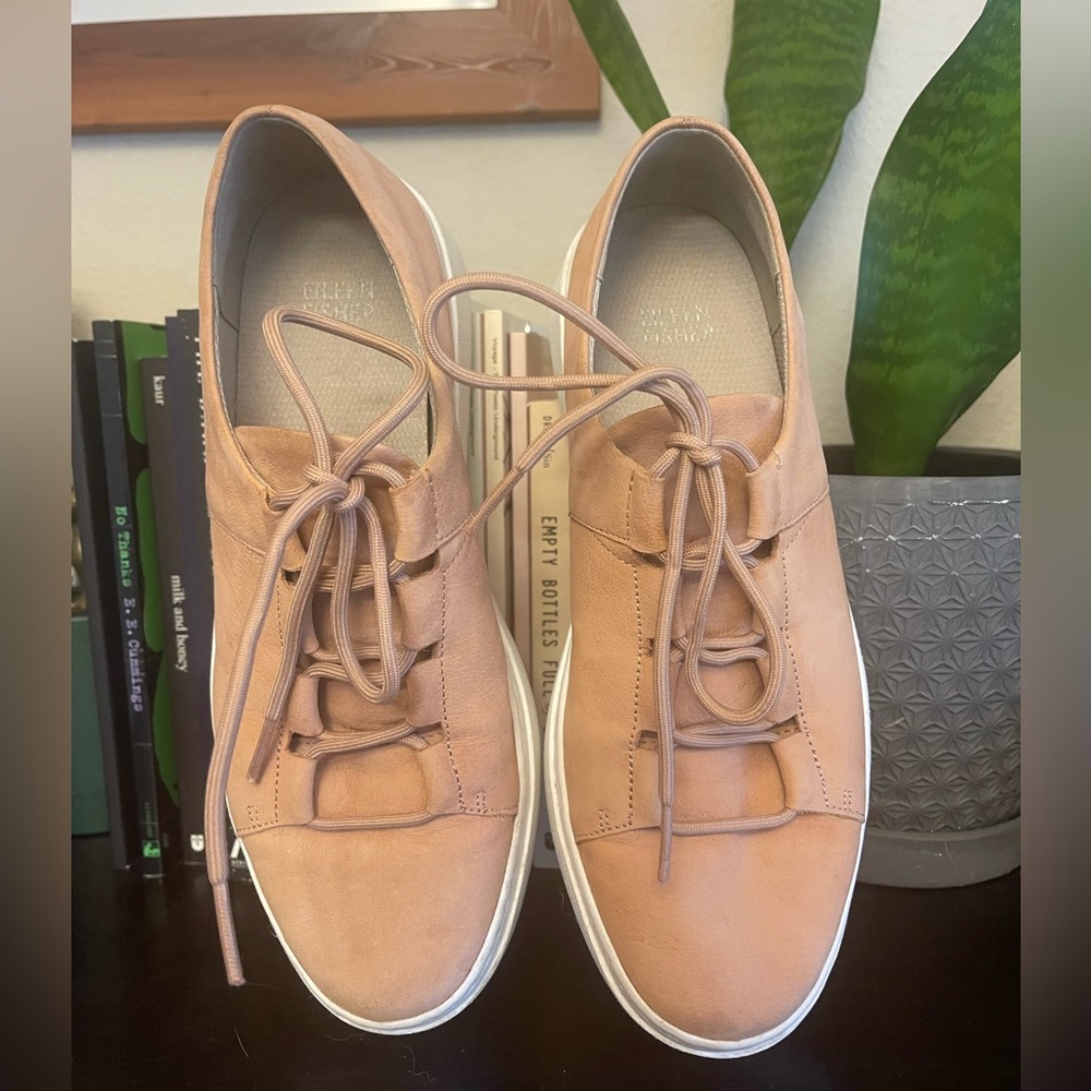 Blush pink Eileen Fisher sneakers (size 7)